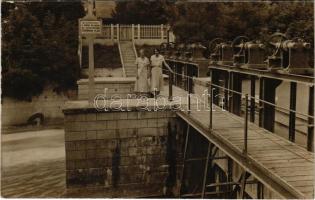 1932 Siófok, Sió zsilip "Idegeneknek a hídon átjárni vagy a zsilipen tartózkodni szigorúan tilos" tábla. photo (fl)