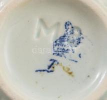 Mini keleti porcelán tárgy gyűjtemény 12 rekeszes tartó polccal. Kínai, japán, thai pohárkák, vázák,...