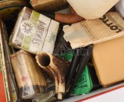 Egy doboznyi dohányos tétel: dohányos, cigarettás dobozok, szivarkapapírok, tabacco doboz tartalomma...