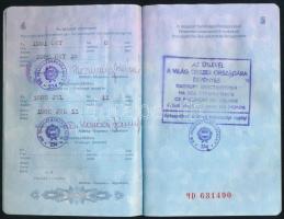 1986 Magyar Népköztársaság által kiállított, fényképes kék útlevél, kissé ázott