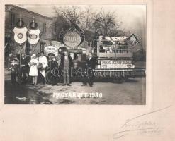 1930 Magyar Hét kiállítás - Zwarg Józseg és Társai mérleggyár fotója, kartonra kasírozva, 12,5×17 cm