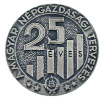 1972. "25 éves a Magyar Népgazdasági tervezés / 1947-1972" ezüstözött bronz plakett dísztokban (60mm) T:AU