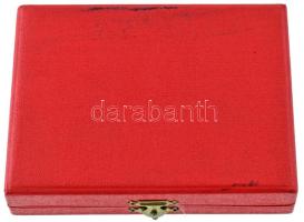 1973. "KSZI Könnyűipari Szervezési Intézet Budapest 1963-1973" egyoldalas bronz plakett, e...