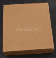 1db négygyűrűs berakóalbum, 10db műanyag berakólappal, összesen 202db férőhellyel klf méretű érmék s...