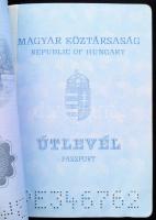 1993-2003 6 db magyar útlevél házaspár részére, 2-2 db sorszámkövető