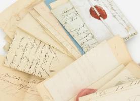 cca 1840-1860 40 db kézzel írt levél emlék dobozból