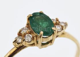 Arany (Au) 14K gyűrű smaragddal és gyémántokkal, jelzett, tanúsítvánnyal, méret: 56, bruttó: 1,5 g