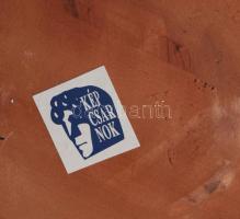 Plasztikus növénymotívumokkal díszített iparművész padlóváza. Képcsarnokos címkével, m: 42,5 cm /// ...