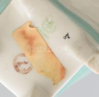 Hollóházi paprikát fűző nő. Jelzett, m: 25 cm