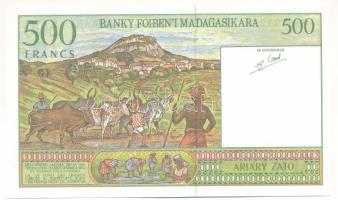 Madagaszkár DN (1996-2004) 500Fr T:UNC
Madagascar ND (1996-2004) 500 Francs C:UNC
Krause P#75b