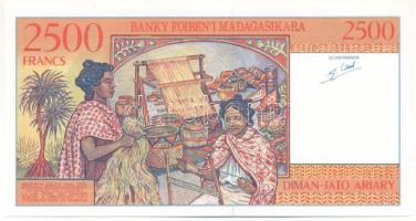 Madagaszkár DN (1998-2004) 2500Fr T:UNC
Madagascar ND (1998-2004) 2500 Francs C:UNC
Krause P#81