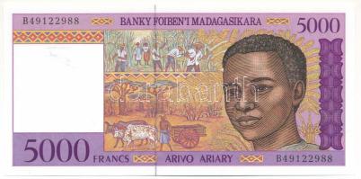 Madagaszkár DN (1996-2004) 5000Fr T:UNC Madagascar ND (1996-2004) 5000 Francs C:UNC Krause P#78b