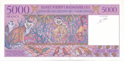 Madagaszkár DN (1996-2004) 5000Fr T:UNC
Madagascar ND (1996-2004) 5000 Francs C:UNC
Krause P#78b