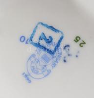 Zsolnay Pompadour mintás étkészlet részlet. 4 db tálaló tál, hozzá két leveses csésze és egy teás cs...