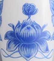 Kékvirágos tejüveg váza, jelzés nélkül, hibátlan, m: 20 cm