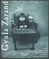 Gyula Zaránd. Trois générations de photographes Hongrois. Három generáció. Preface de / Bevezető Bernard Lamarche-Vadel. Sous la direction de / Irányítja: Georges Ferenczi. 1993., Est-ouest Internationales. Francia és magyar nyelven. Gazdag fekete-fehér fotóanyaggal, közte akt fotókkal is illusztrált. Kiadói papírkötés.