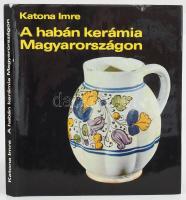 Katona Imre: A habán kerámia Magyarországon. Bp., 1974, Képzőművészeti Alap. Első kiadás. Fekete-fehér és színes fotókkal illusztrálva. Kiadói egészvászon-kötés, jó állapotban, kissé szakadt kiadói papír védőborítóban. Megjelent 5000 példányban.