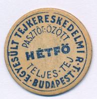 Budapest ~1920. "Egyesült Tejkereskedelmi R.T. - Budapest - Pasztőrözött teljes tej - Hétfő" meghatározott napra szóló, karton tejipari bárca (39mm) T:AU