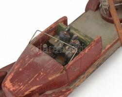 Régi fa játék tűzoltókocsi, sérülésekkel, kopásnyomokkal, 36×11 cm