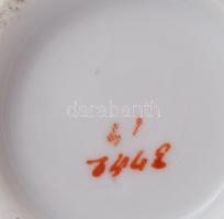 Kiöntő fedéllel. Cseh kézzel festett porcelán. jelzés nélkül, apró kopással m: 13 cm