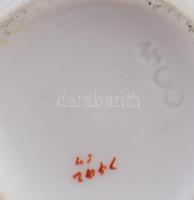 Kiöntő fedéllel. Cseh kézzel festett porcelán. jelzés nélkül, apró kopással m: 13 cm