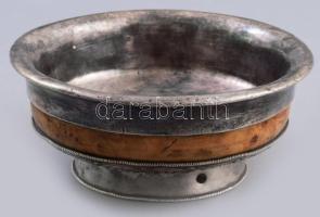 Tibeti buddhista koldulótál. Fa, ezüst (Ag), Tibet, cca 19. sz. közepe - második fele, d: 12,5 cm, m: 5,5 cm, bruttó: 268g /// Tibetan Buddhist alms bowl. Wood, silver (Ag), Tibet, circa mid to late 19th century, diameter: 12.5 cm, height: 5.5 cm, weight: 268g