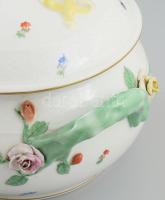 Herendi Viktória mintás leveskínáló tál, citrom fogóval, jelzett, a rózsákon és a fedél belsején sér...