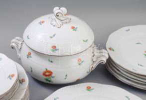 Herendi piros virágmintás 23 darabos étkészlet. Jelzett, 1-1 sérült darabbal és lepattanással