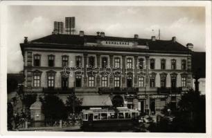 Kassa, Kosice; Hotel a kaviaren Schalkház / Schalkház szálloda és kávéház, villamos, Guttman, Buxbaum, Bernát Weber üzlete / hotel and café, tram, shops