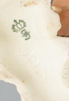 Sitzendorf lány kutyával. Jelzett, aljánál repedésvonallal, m: 17,5 cm