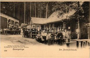 Karkonosze, Krkonose, Riesengebirge; Zackelfallbaude / Schronisko Kamienczyk / mountain rest house, tourists (gluemark)