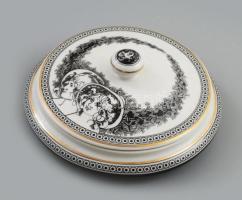 Hollóházi Jurcsák László által tervezett mintával díszített porcelán bonbonier, matricás, jelzett, hibátlan, d: 12,5 cm