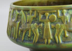 Zsolnay figurális kínáló tál. Formaterv Kovács István Eozin mázas, Jelzett, hibátlan. d:20 cm