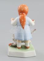 Zsolnay macskával labdázó kendős kislány. Jelzett, kézzel festett, hibátlan, m: 14,5 cm