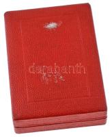 ~1960. "Nehézipar Kiváló Dolgozója" zománcozott, aranyozott fém jelvény miniatűrrel, díszt...