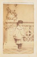 cca 1860-1870 Régi vörös egészbőr fotóalbum, réz kapcsokkal, aranyozott tábla élekkel, 10 táblán 20 ...