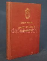 Stein Aurél:  Nagy Sándor nyomában Indiába. Angolból fordította Halász Gyula. Száz képpel és térképpel. Budapest, [1931]. Franklin-Társulat Magyar Irodalmi Intézet és Könyvnyomda. 1 t. (címkép) + 183 + [1] p. + 32 t. (kétoldalas) Stein Aurél (1862-1943) magyar származású brit Kelet-kutató kisebb megszakításokkal 1886-tól dolgozott az indiai brit adminisztrációnak, több helyi egyetemen is oktatott, 1900-1931 között négy nagy hatású expedícióban térképezte fel Belső-Ázsia fehér foltjait. Néprajzi kitérőkben gazdag útírása egy kisebb, 1926-ban megtett kutatóútjának beszámolója, melynek során India északnyugati, sivatagos és hegyvidékekkel szaggatott tájait járta be, az egykori hódító, Nagy Sándor hadvezér útja által inspiráltan. A munka eredeti nyelven először 1929-ben jelent meg, ,,On Alexander's Track to the Indus" címmel. Aranyozott kiadói egészvászon kötésben. Ovális emblémájú kötésváltozat. Jó példány.