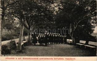 Vasvár, Játszótér a Szent Domonkos-rendi szerzetesnők kertjében. Knebel cs. és kir. udvari fényképész (Rb)