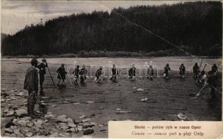 1915 Skole, polów ryb w rzece Opór / fishing in the Opir River (fa)