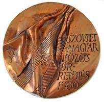 Asszonyi Tamás (1942-)1980 "Szovjet - Magyar Közös Űrrepülés 1980" egyoldalas bronz plakett, dobozában (102mm) T:.AU -XF enyhe oxidáció