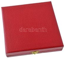 Asszonyi Tamás (1942-)1980 "Szovjet - Magyar Közös Űrrepülés 1980" egyoldalas bronz plaket...