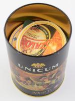 cca 100 darab modern söralátét, egy részük Zwack fémdobozban