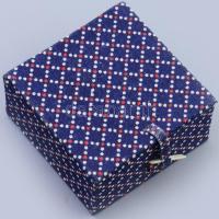 Kínai üveg tubákos szelence, gésamintás díszítéssel, márka reklámmal, dobozában, m: 6 cm