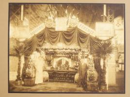 cca 1896 Dvorzsák Ferenc óbudai hentes mester feldíszített pavilonja a millenniumi (?) kiállításon, ...