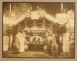 cca 1896 Dvorzsák Ferenc óbudai hentes mester feldíszített pavilonja a millenniumi (?) kiállításon, ...