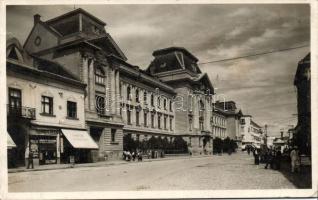 Beregszász court with the stationery shop of Dezső Schwartz and gas station (EB)