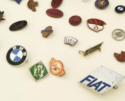 cca 1950-1980 35 db autómárkás zománc jelvény Fiat. Lancia, Wartburg, Skoda, Tatra, NSU, stb