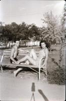 cca 1940-1950 Strandolós fotónegatívok, 4 db + fotótasak, 9×6 cm