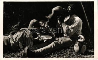 Csík, Ciuc; Déli pihenő Csík megyében, erdélyi folklór. Andory Aladics Zoltán mérnök felvétele / Transylvanian folklore