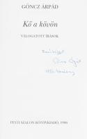 Göncz Árpád: Kő a kövön. Válogatott írások. Bp., 1996, Pesti szalon, kissé gyűrött kartonált kötés. ...